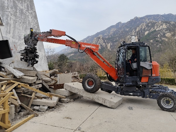 山河智能应急救援机器人入选工信部名单，助力建筑物拆除作业迈向智能化